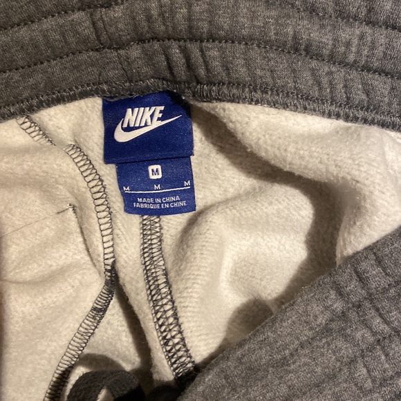 Nike joggers gray medium - Picture 3 of 3